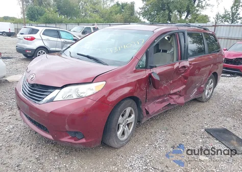 2013 Toyota Sienna Le V6 8 Passenger z USA, uszkodzony, nr VIN 5TDKK3DCXDS402491